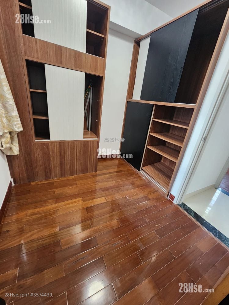 Hanfast Building Rental 2 Bedrooms , 1 Bathroom 562 ft²