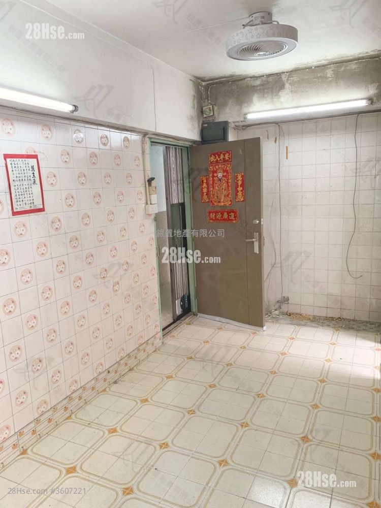 Fuk Wo Mansion Sell 3 Bedrooms , 1 Bathroom 330 ft²