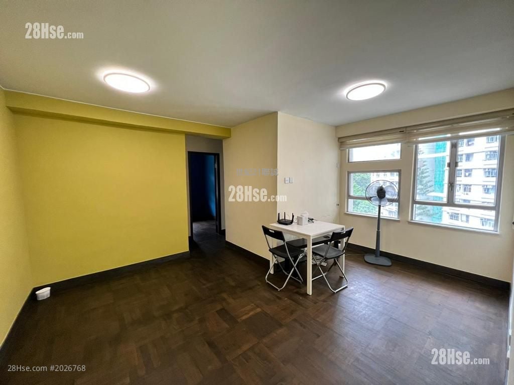 Cheung Wo Court Sell 3 Bedrooms , 1 Bathroom 568 ft²