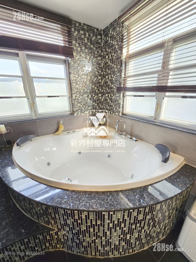 村屋 售盘 5+ 房 , 4 浴室 2,100 平方尺