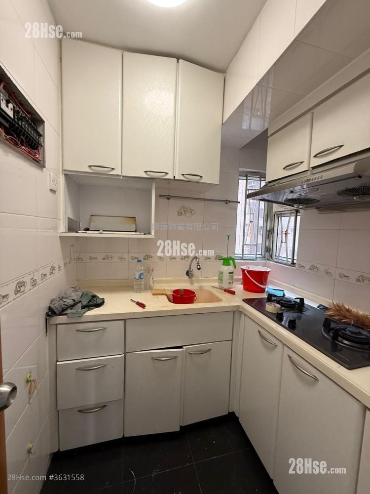 Maple Gardens Rental 3 Bedrooms , 2 Bathrooms 615 ft²