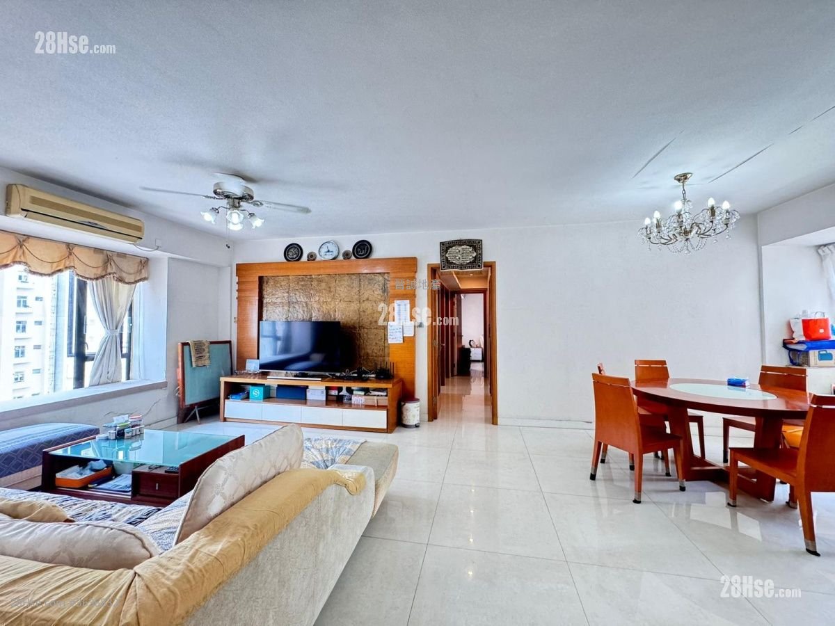 雅翠苑 售盘 4 房 , 3 浴室 1,349 平方尺