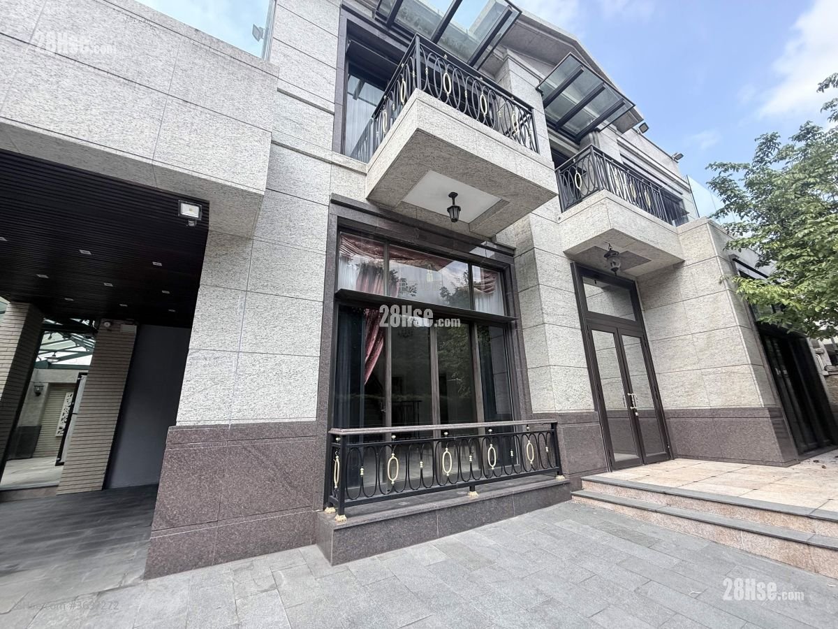 The Royal Oaks Sell 5+ Bedrooms 3,003 ft²