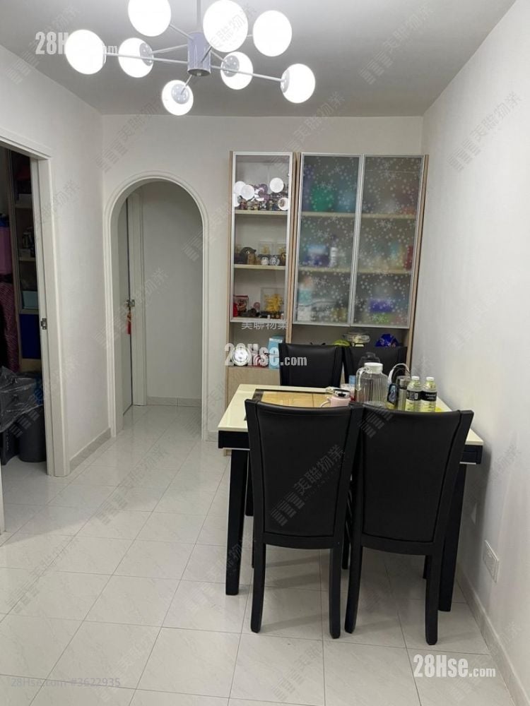 San Wai Court Sell 3 Bedrooms 554 ft²