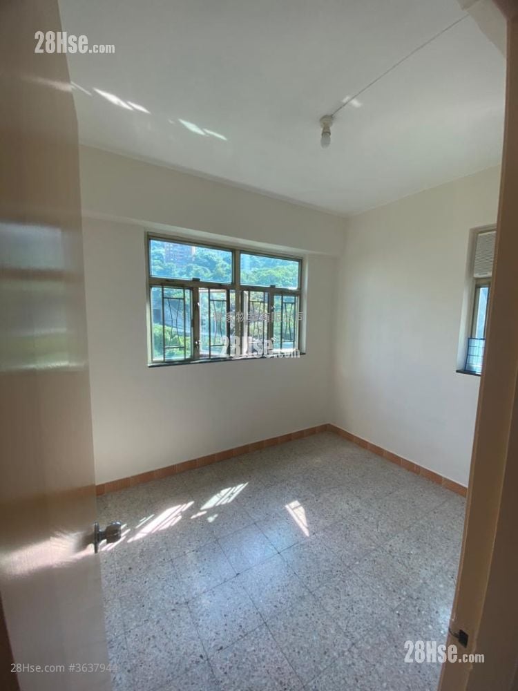 華輝大廈 租盤 3 房 , 1 浴室 429 平方呎