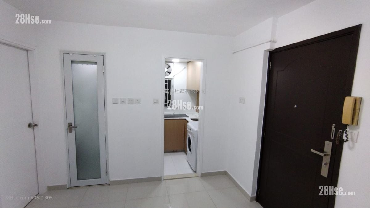 Merlin Centre Rental 2 Bedrooms , 1 Bathroom 271 ft²