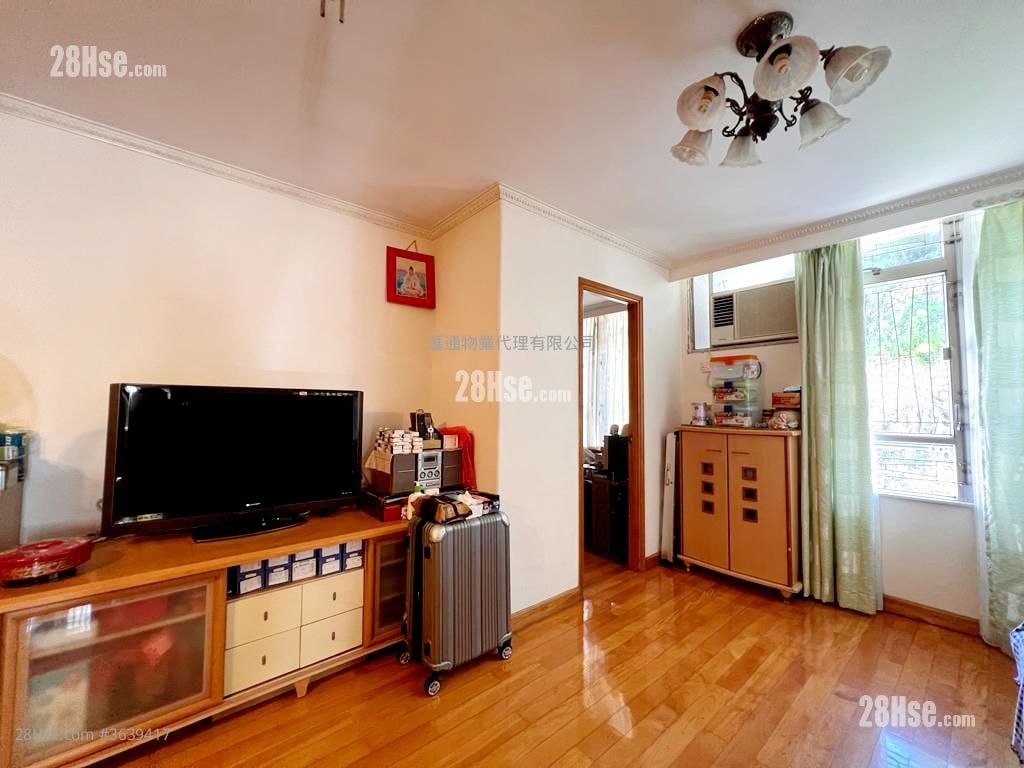 Tung Yan Court Sell 3 Bedrooms , 1 Bathroom 601 ft²