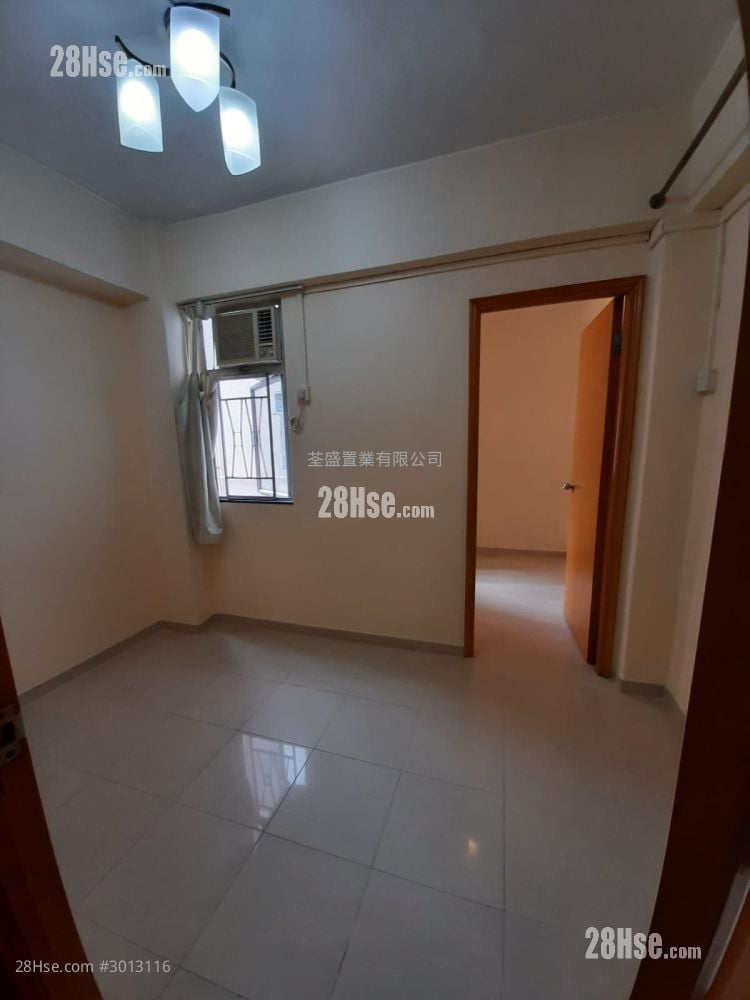 厅: 单幢式洋楼 售盘 2 房 , 2 浴室 409 平方尺