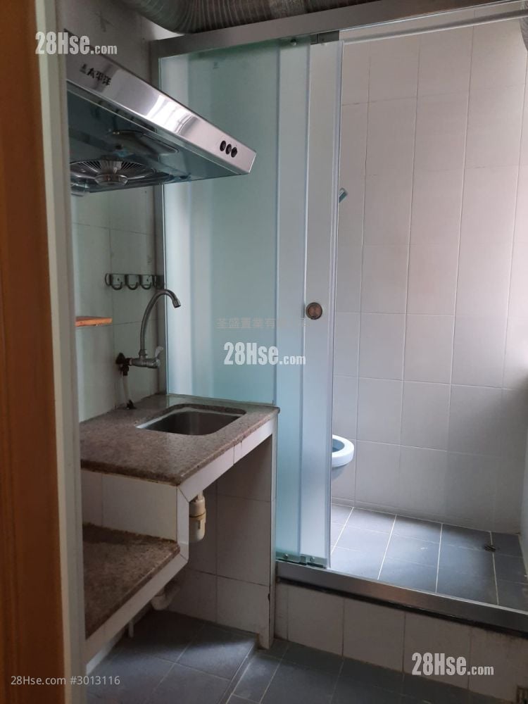 浴室: 单幢式洋楼 售盘 2 房 , 2 浴室 409 平方尺