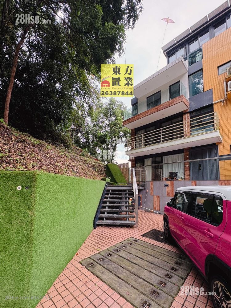 Village Sell 5+ Bedrooms , 4 Bathrooms 2,100 ft²