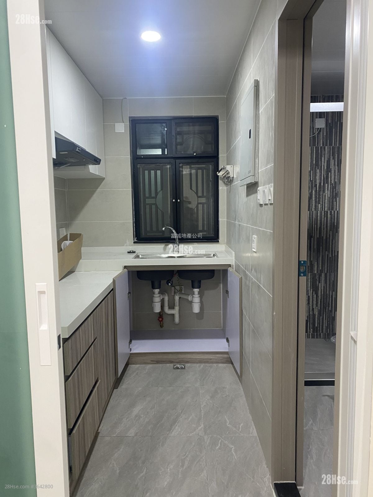 村屋 租盘 3 房 , 2 浴室 630 平方尺