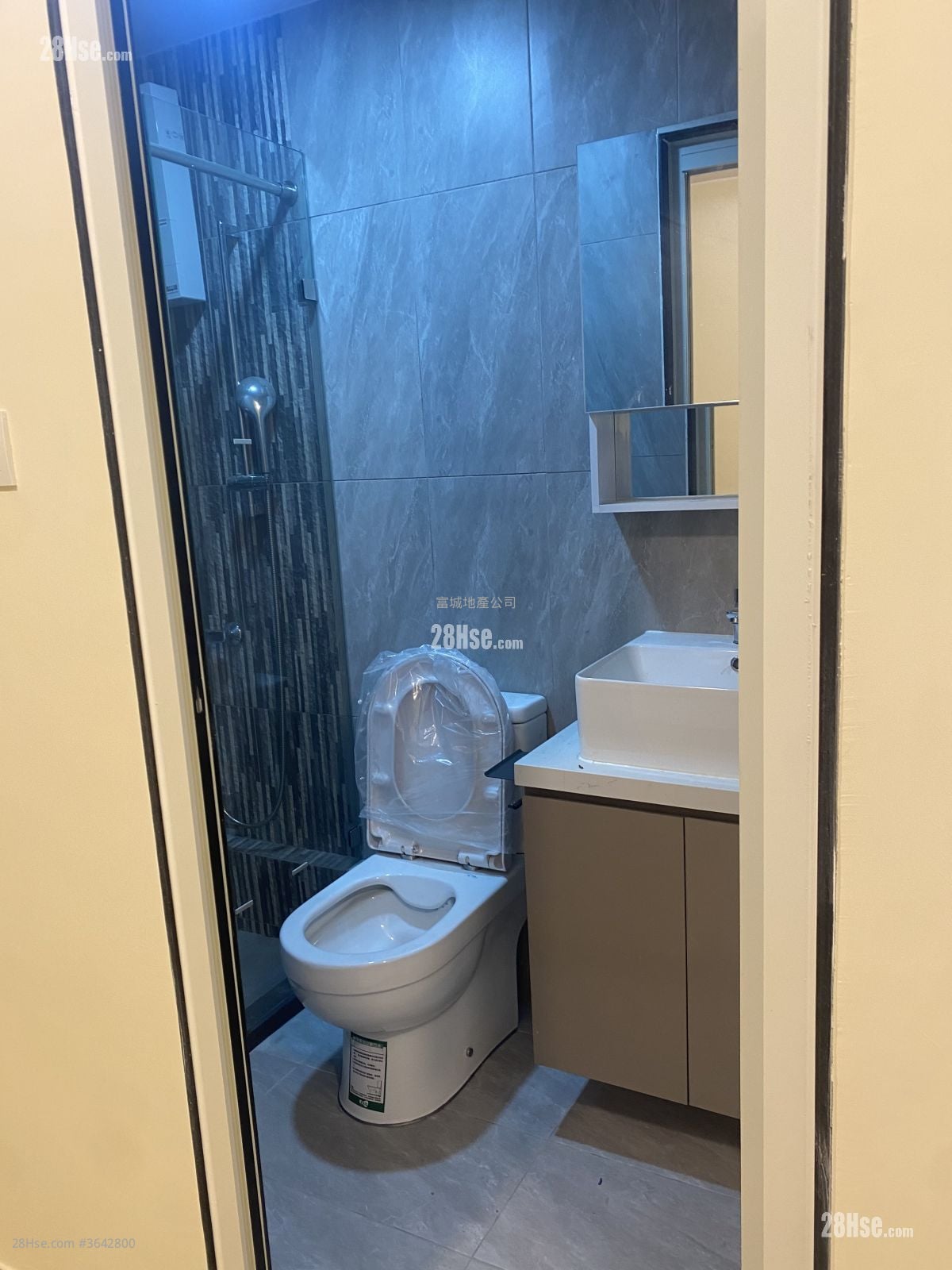 村屋 租盘 3 房 , 2 浴室 630 平方尺