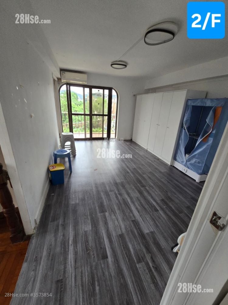 Village Rental 4 Bedrooms , 2 Bathrooms 2,100 ft²