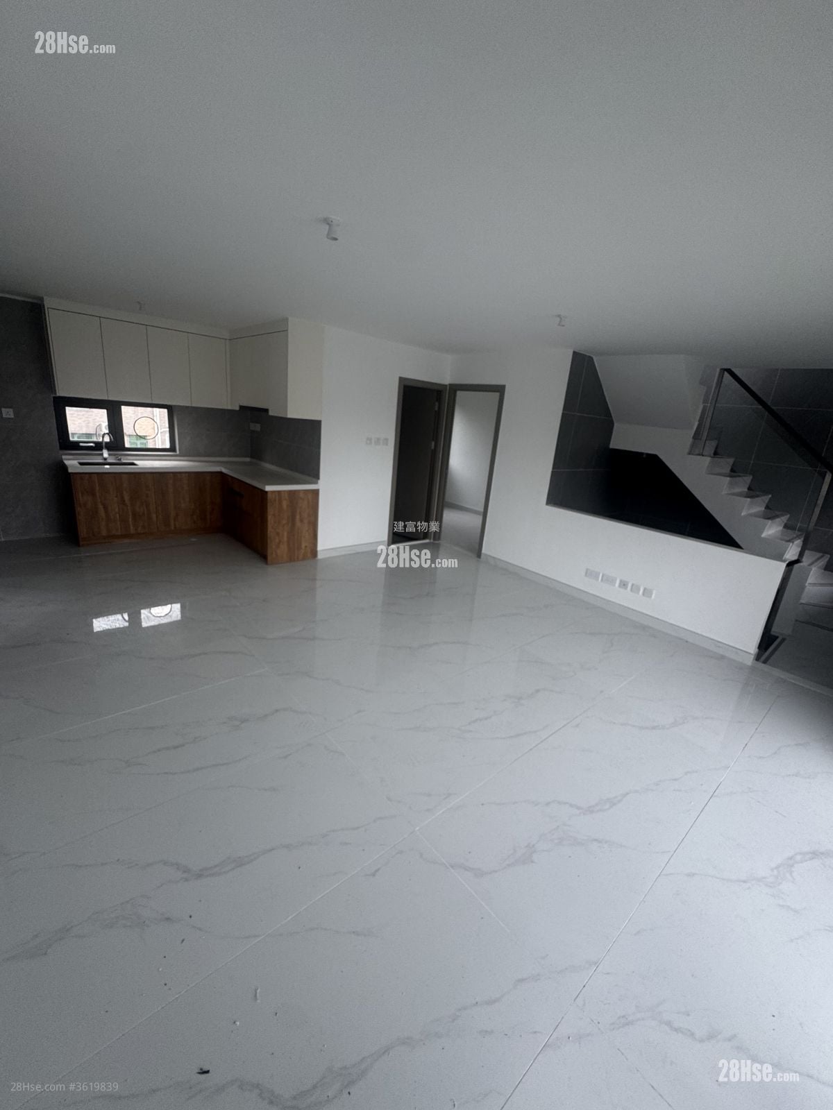 村屋 售盘 3 房 , 1 浴室 700 平方尺