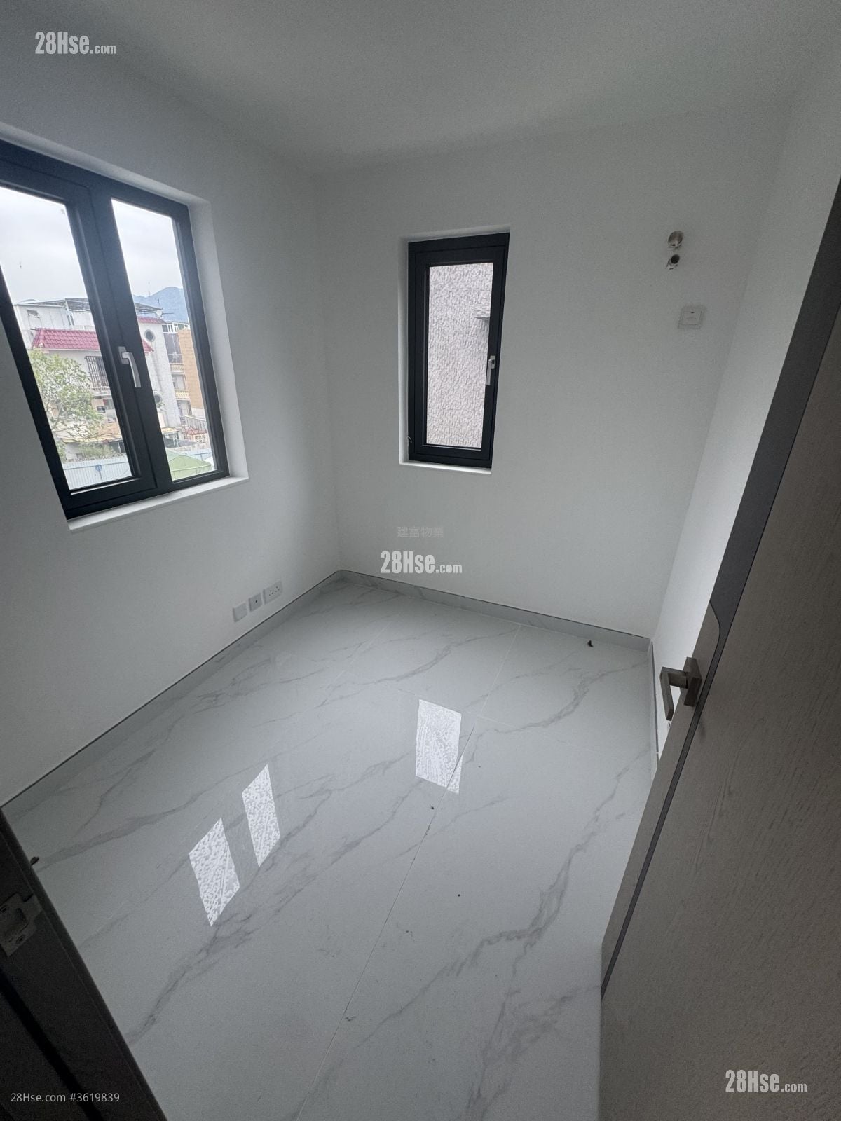 村屋 售盘 3 房 , 1 浴室 700 平方尺