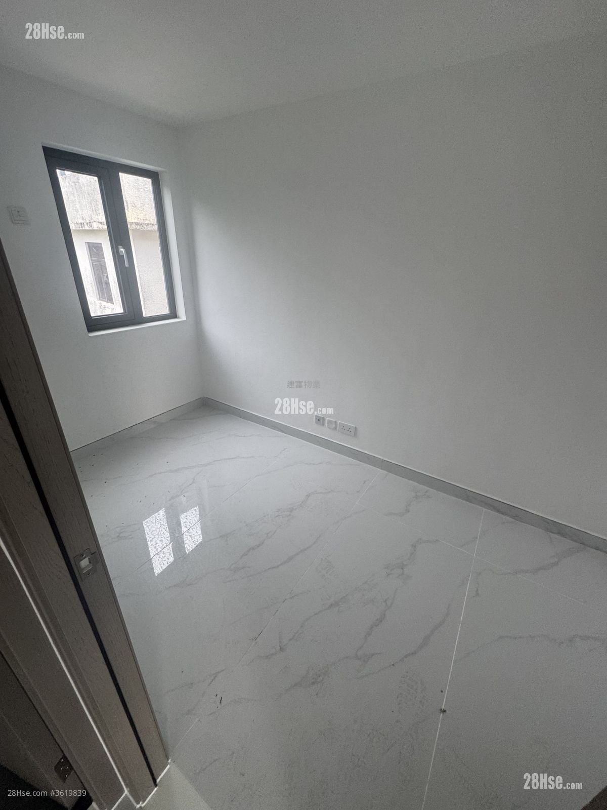 村屋 售盘 3 房 , 1 浴室 700 平方尺