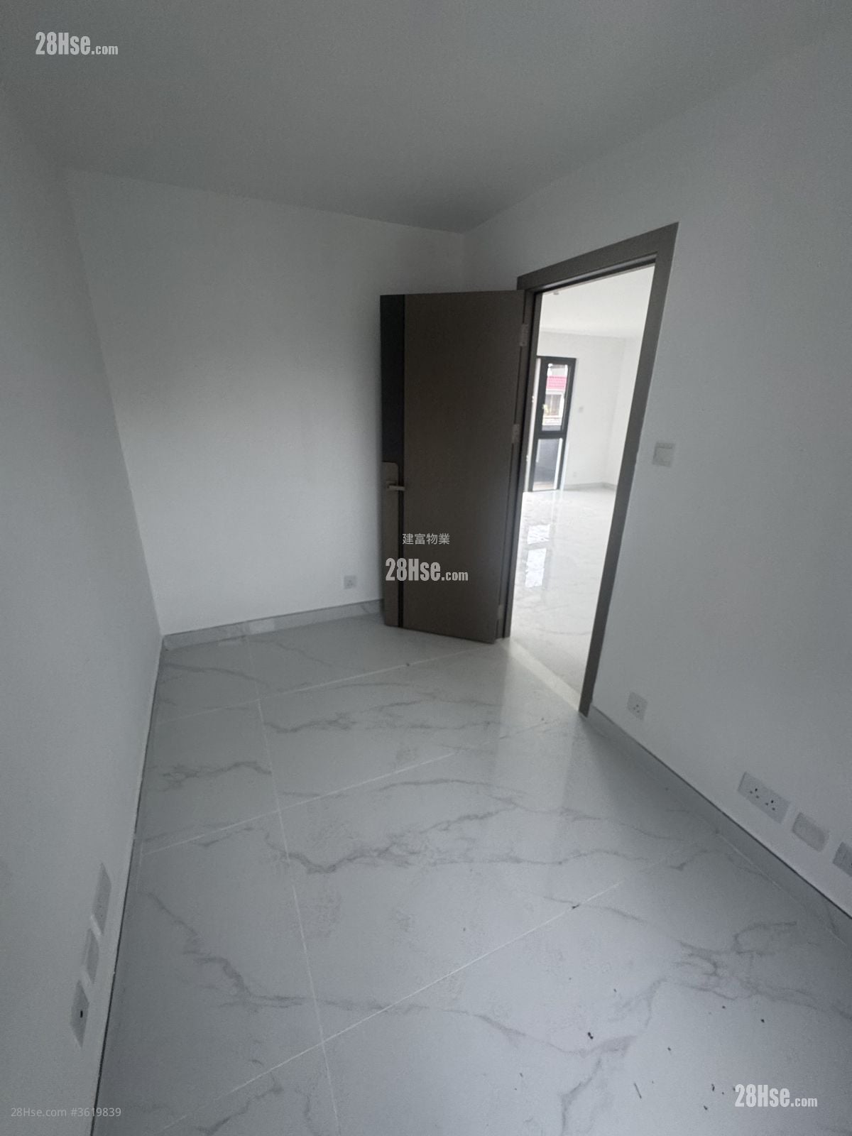 村屋 售盘 3 房 , 1 浴室 700 平方尺