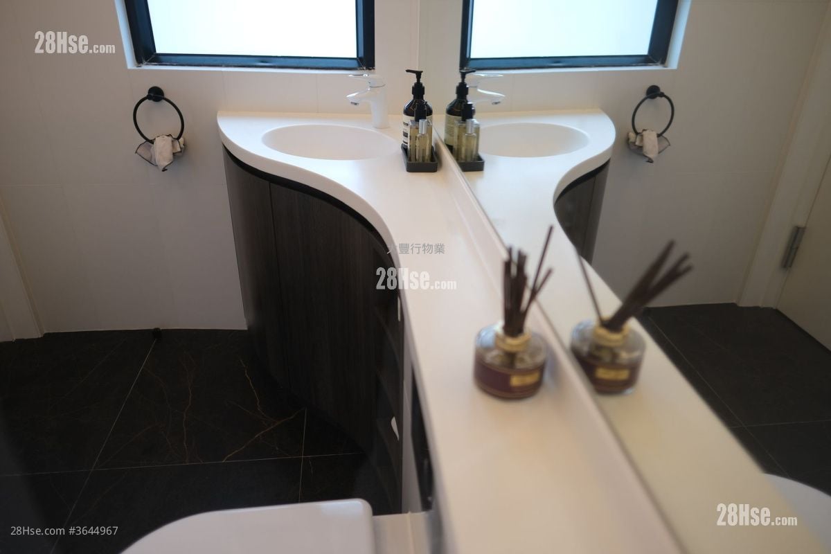 King's Park Villa Sell 4 Bedrooms 1,812 ft²