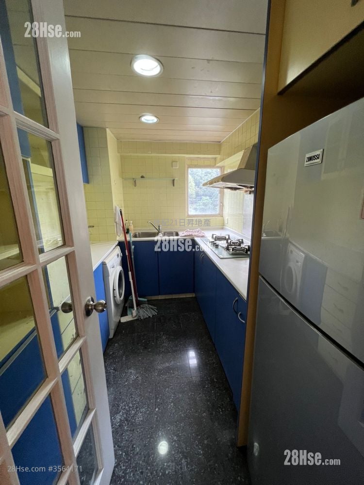 Pacific Palisades Sell 2 Bedrooms , 2 Bathrooms 845 ft²