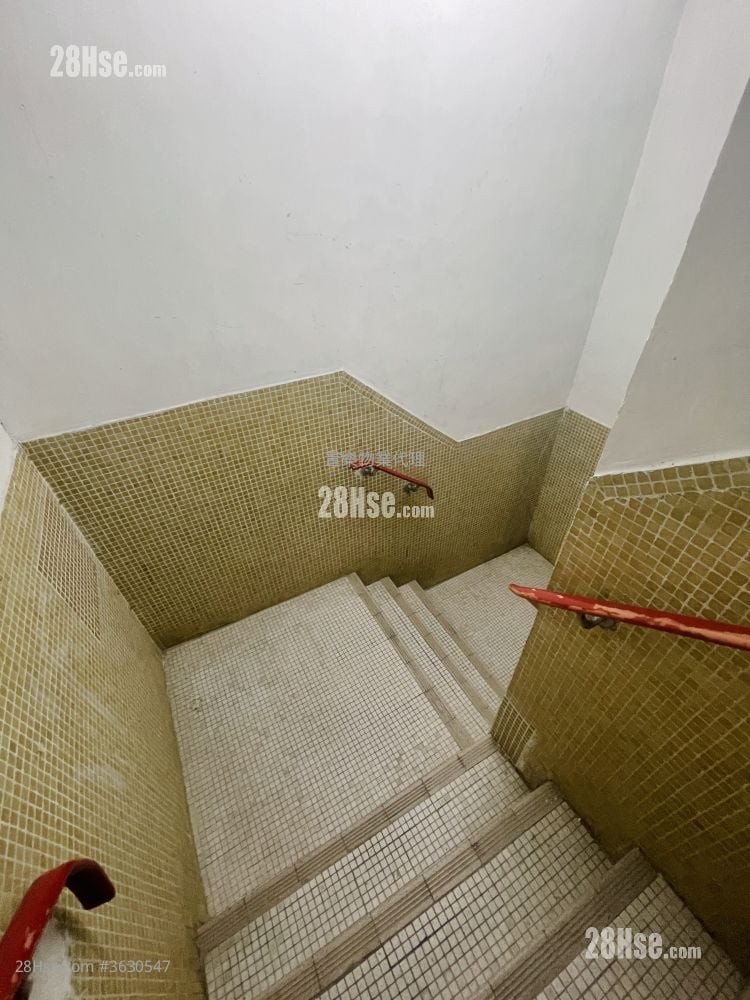 Fook On Building Sell 2 Bedrooms , 1 Bathroom 335 ft²