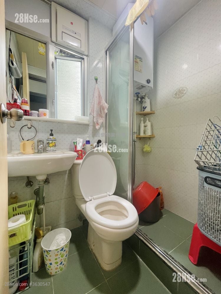 Fook On Building Sell 2 Bedrooms , 1 Bathroom 335 ft²