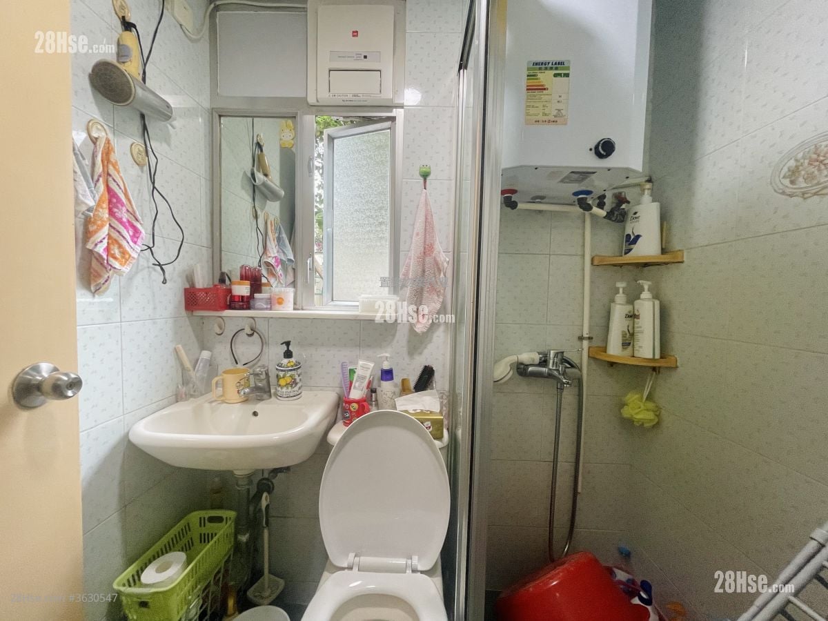 Fook On Building Sell 2 Bedrooms , 1 Bathroom 335 ft²