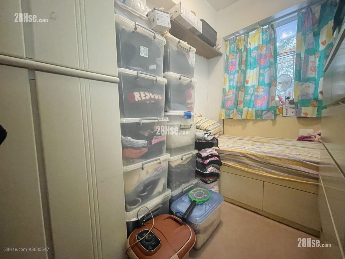 Fook On Building Sell 2 Bedrooms , 1 Bathroom 335 ft²