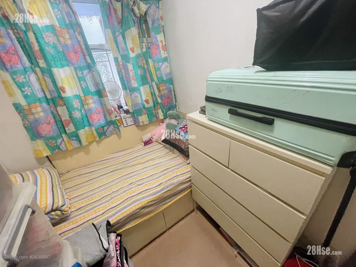 Fook On Building Sell 2 Bedrooms , 1 Bathroom 335 ft²