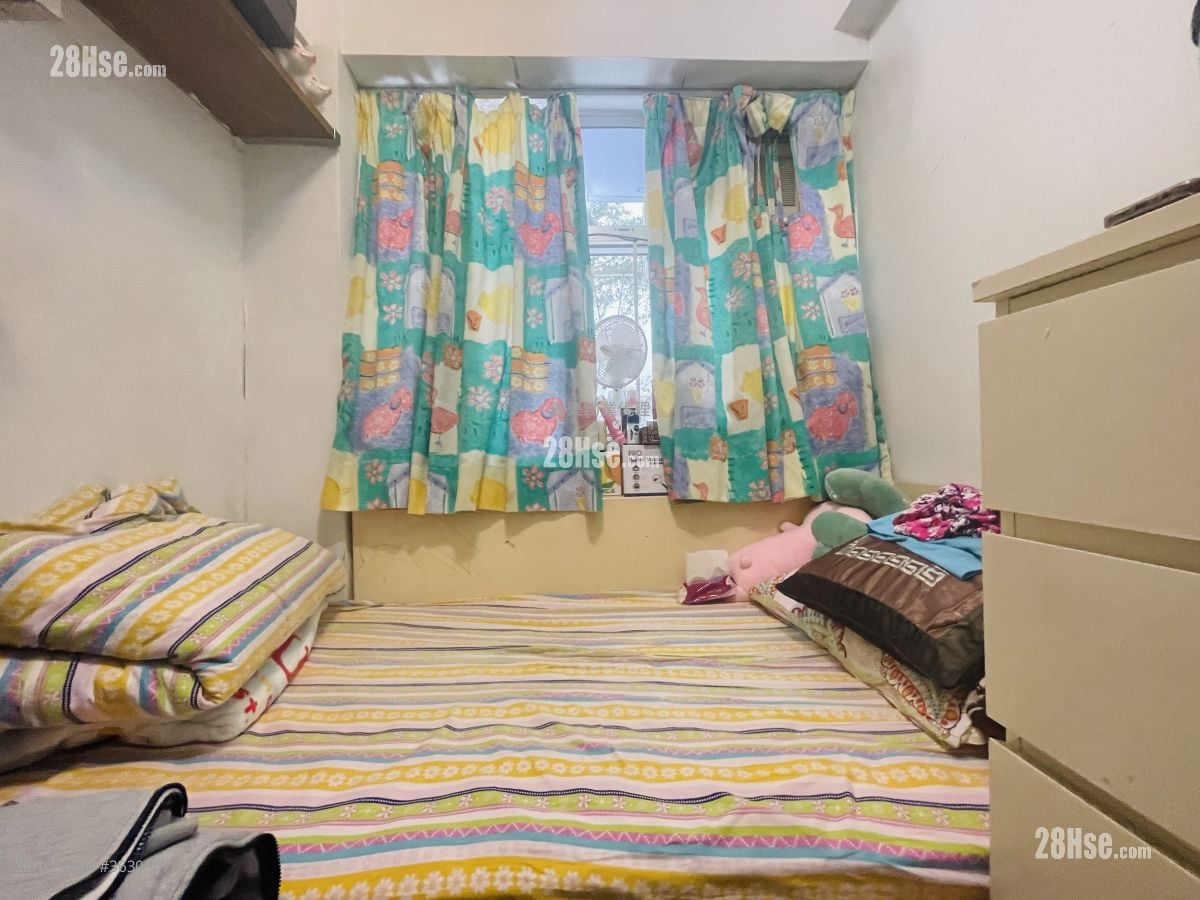 Fook On Building Sell 2 Bedrooms , 1 Bathroom 335 ft²