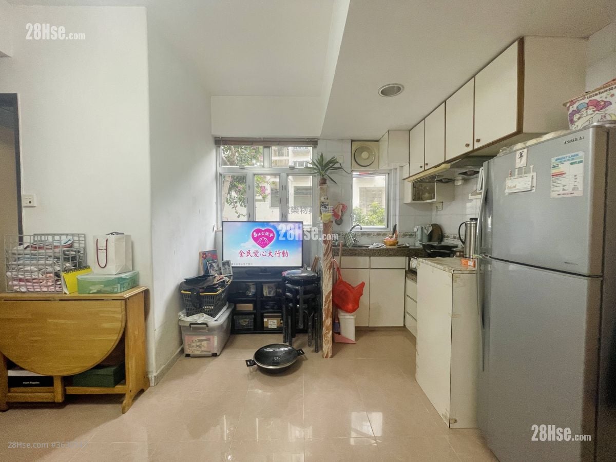 Fook On Building Sell 2 Bedrooms , 1 Bathroom 335 ft²