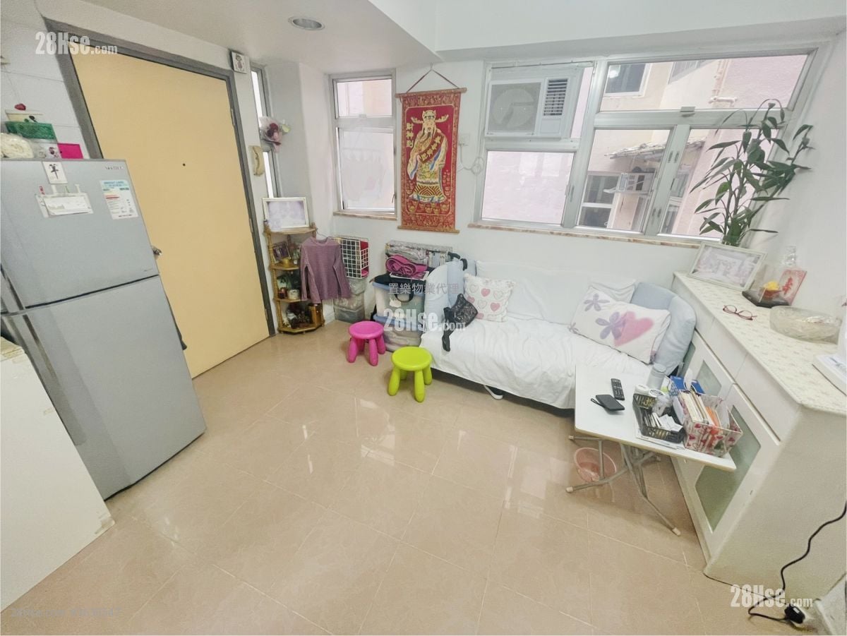 Fook On Building Sell 2 Bedrooms , 1 Bathroom 335 ft²