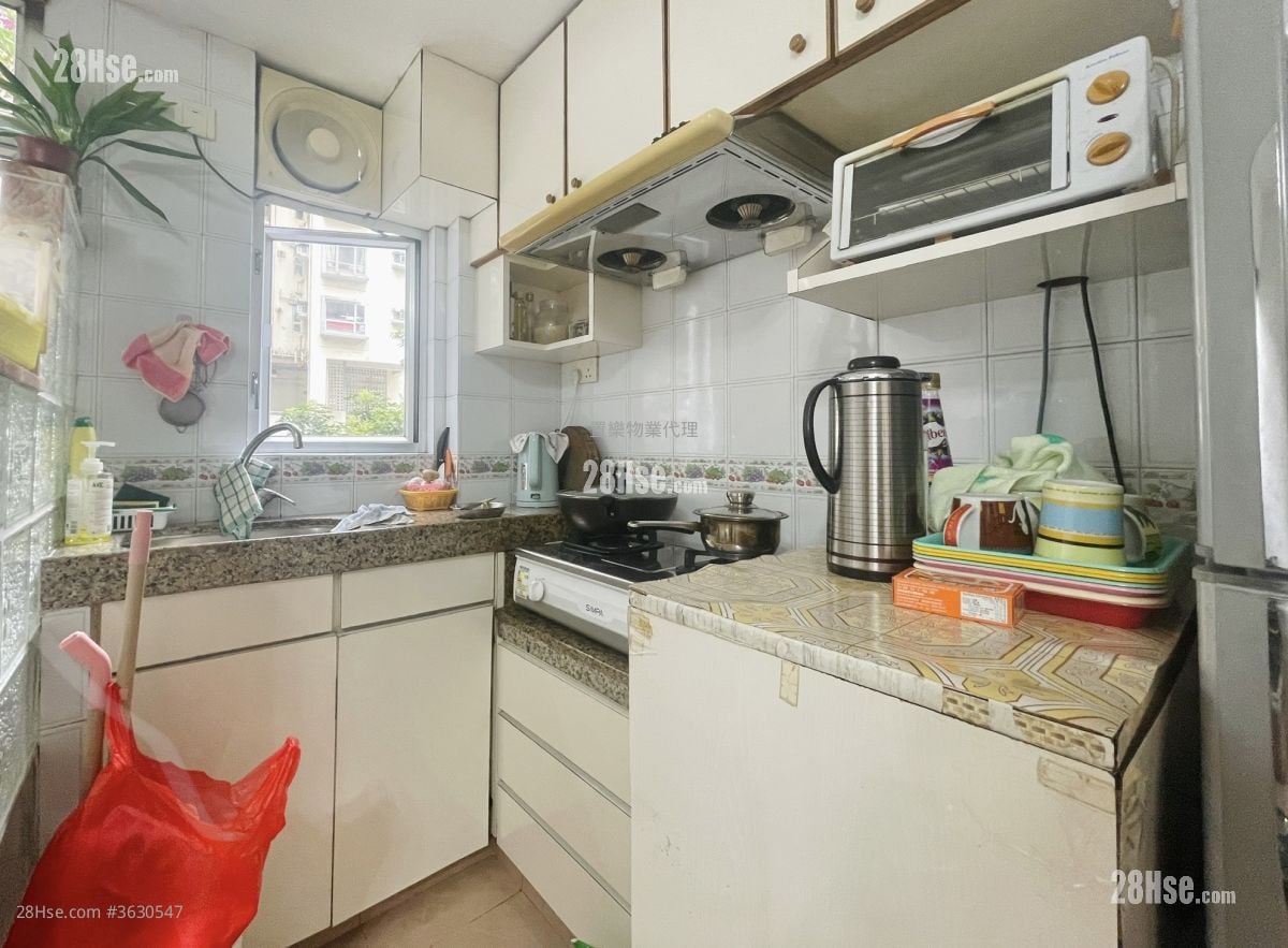 Fook On Building Sell 2 Bedrooms , 1 Bathroom 335 ft²