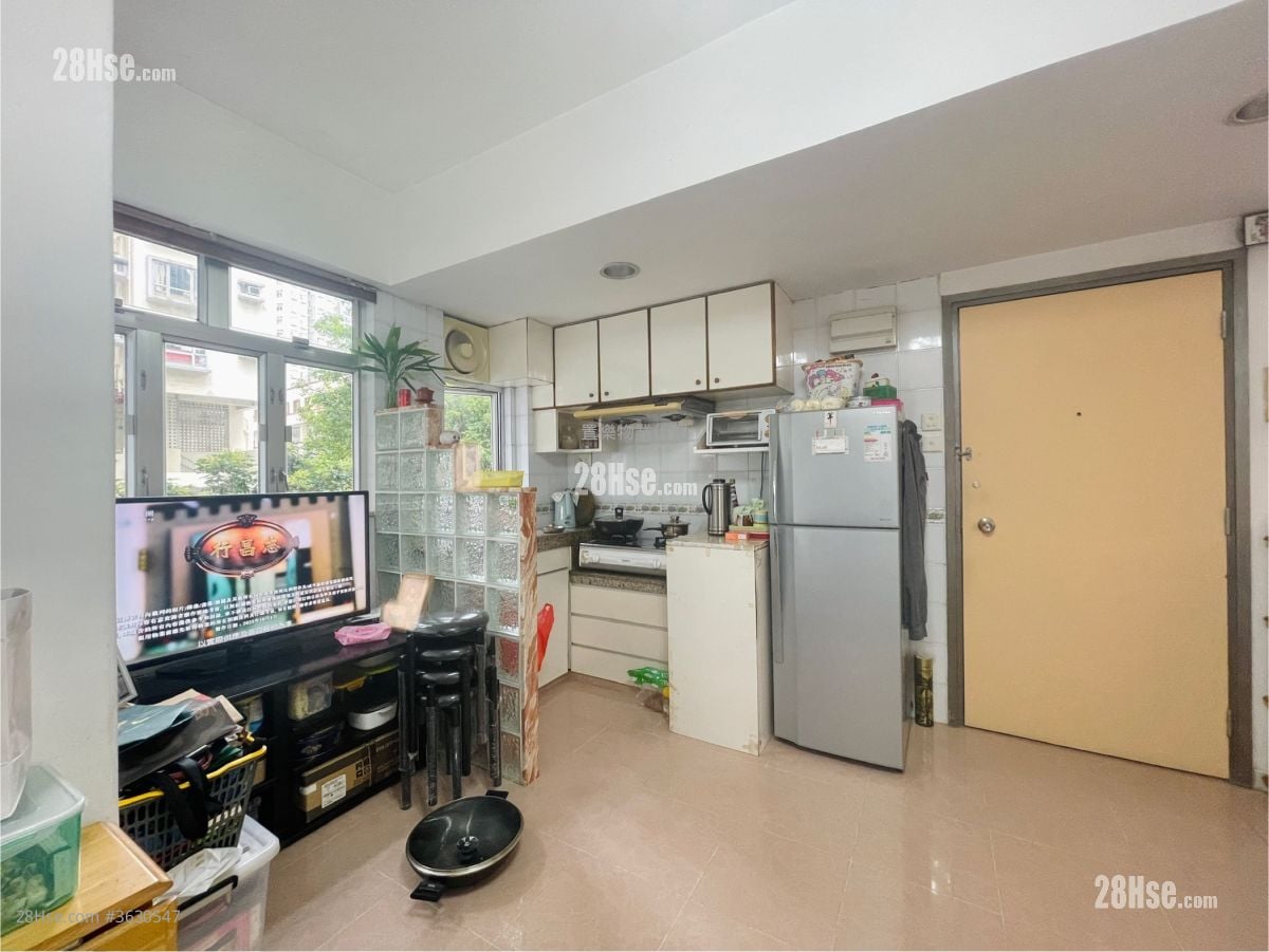 Fook On Building Sell 2 Bedrooms , 1 Bathroom 335 ft²