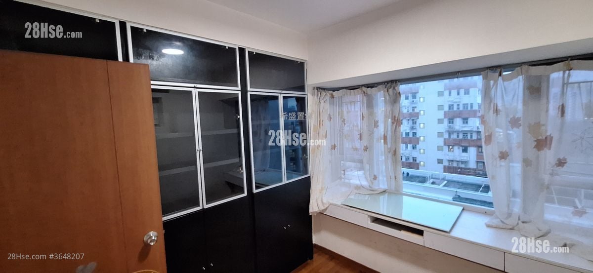 Paradise Square Sell 3 Bedrooms , 1 Bathroom