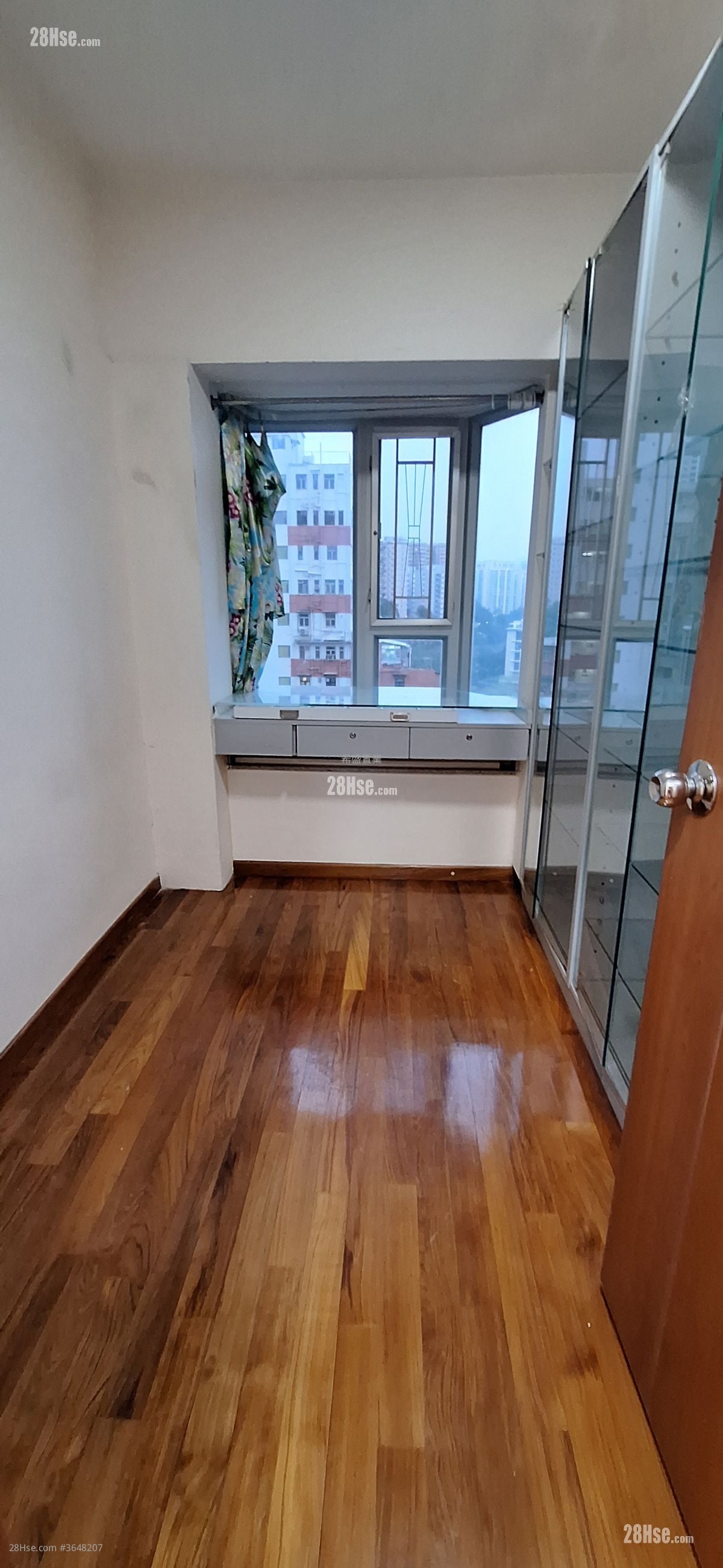 Paradise Square Sell 3 Bedrooms , 1 Bathroom