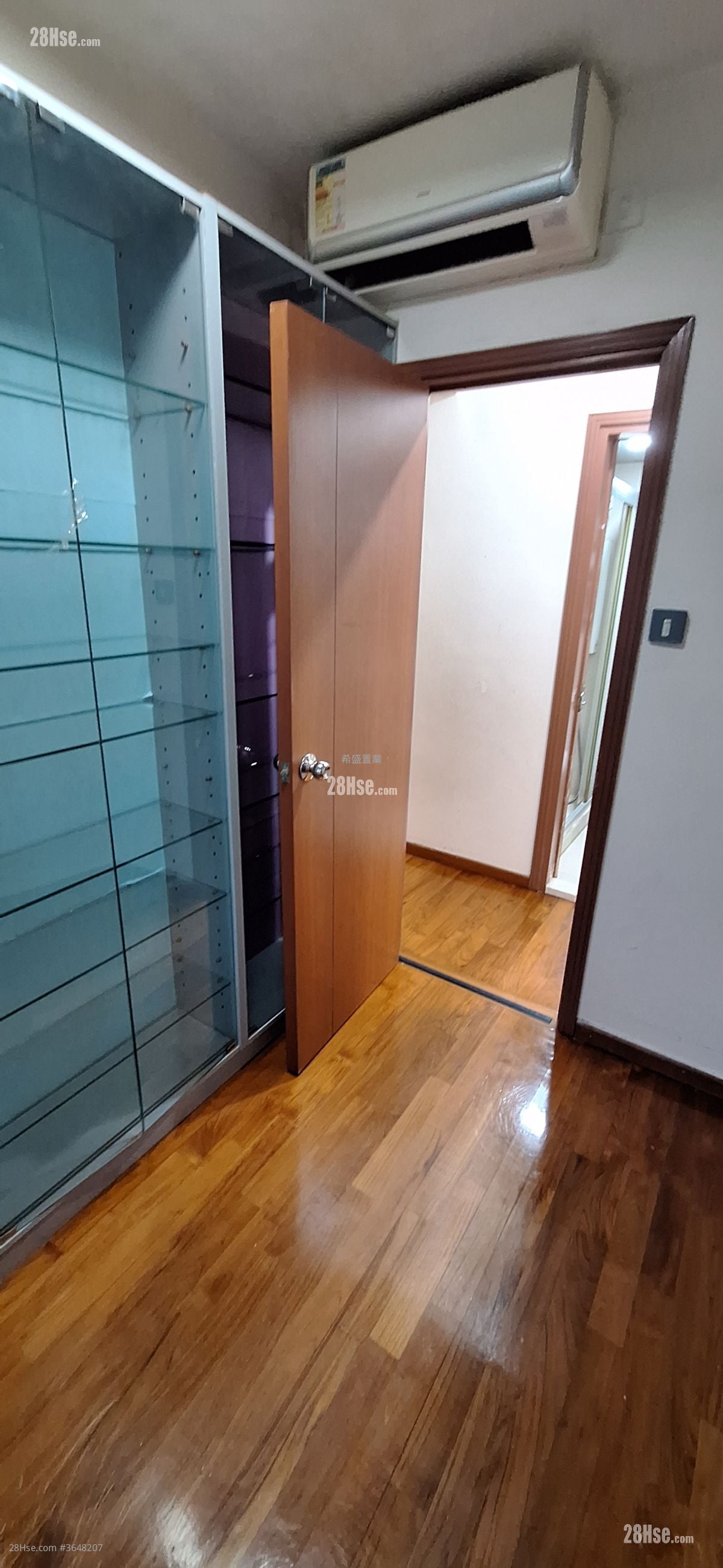 Paradise Square Sell 3 Bedrooms , 1 Bathroom