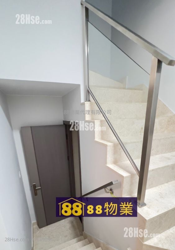 村屋 售盘 3 房 , 2 浴室 700 平方尺