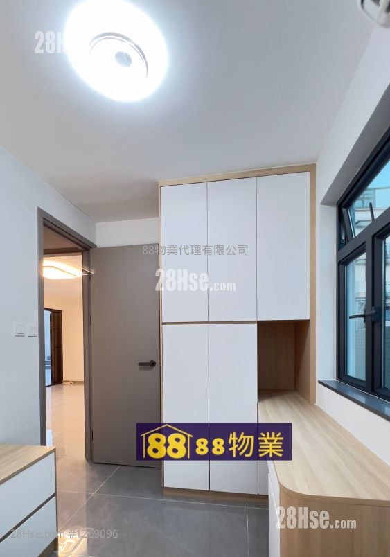 村屋 售盘 3 房 , 2 浴室 700 平方尺