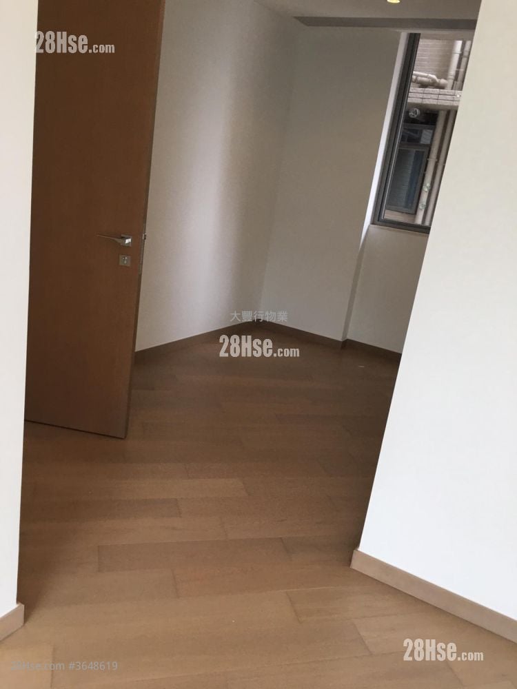 Cristallo Sell 3 Bedrooms , 2 Bathrooms 1,310 ft²