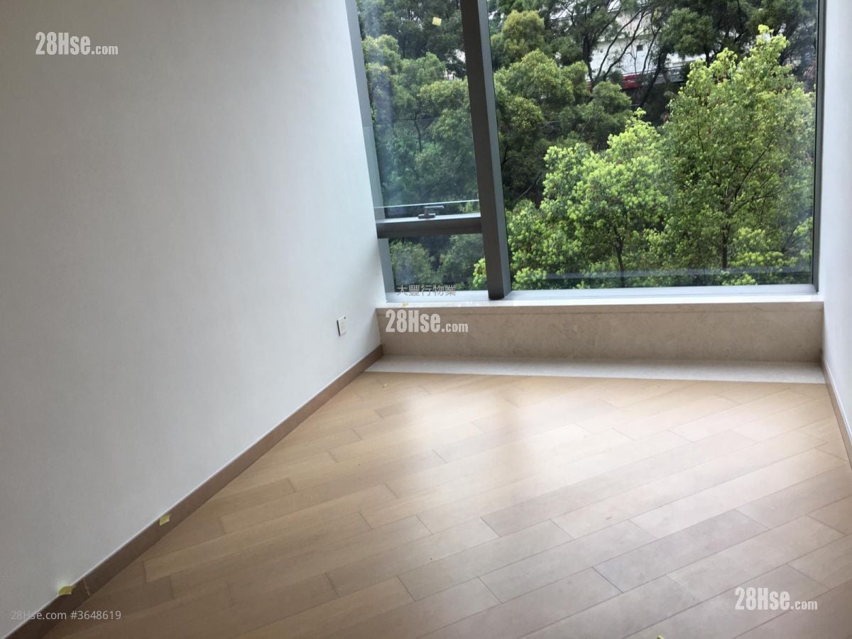 Cristallo Sell 3 Bedrooms , 2 Bathrooms 1,310 ft²