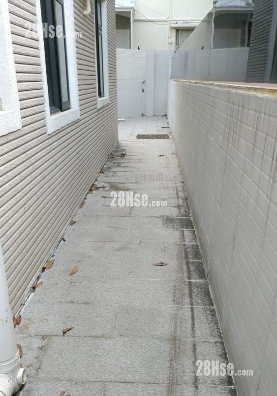 Tsing Chuen Wai Rental 3 Bedrooms , 2 Bathrooms 653 ft²