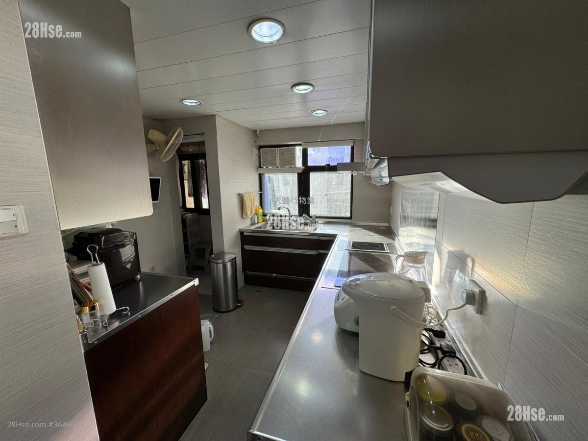 Beverly Villas Sell 4 Bedrooms , 2 Bathrooms 1,609 ft²