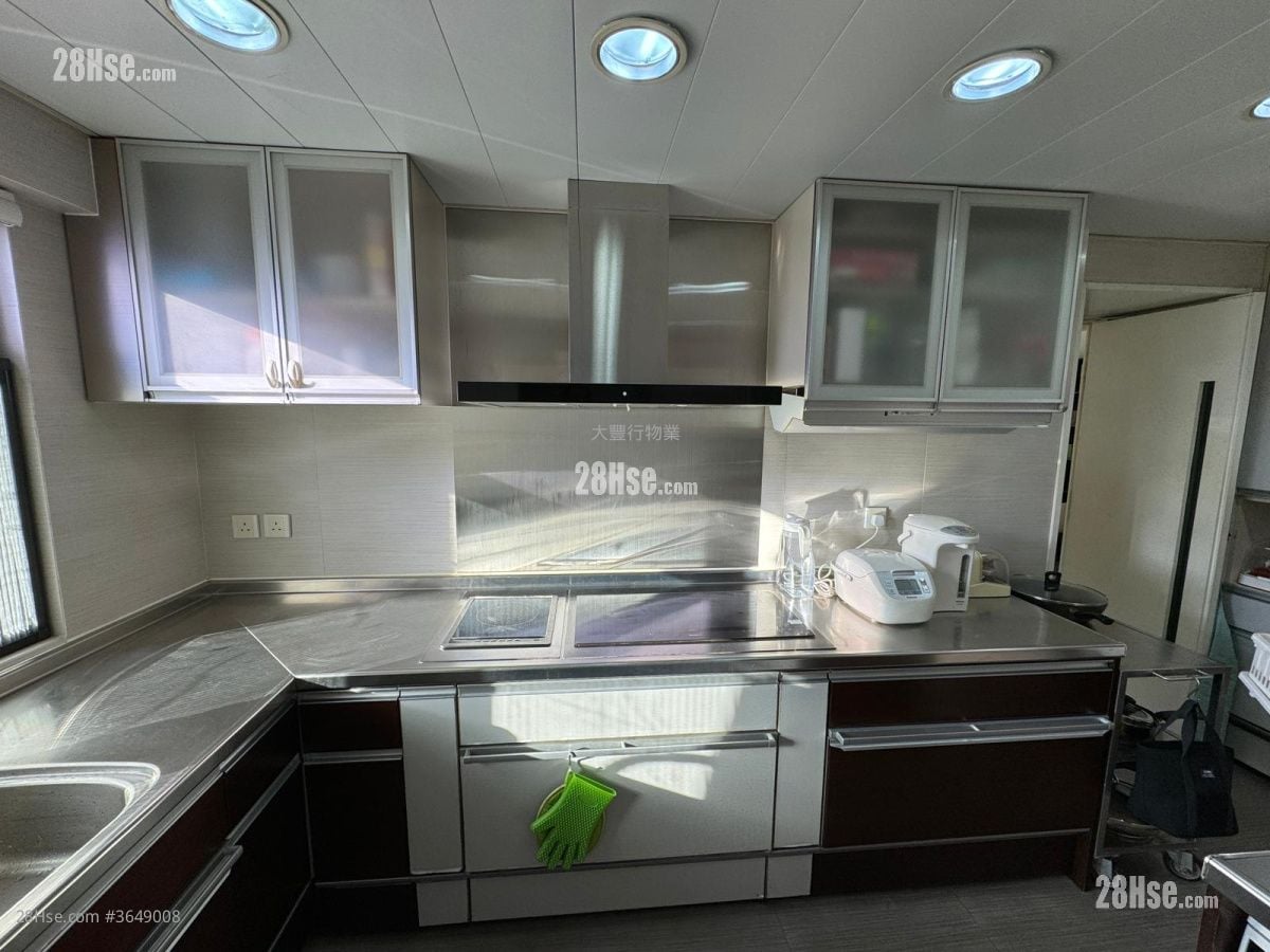 Beverly Villas Sell 4 Bedrooms , 2 Bathrooms 1,609 ft²