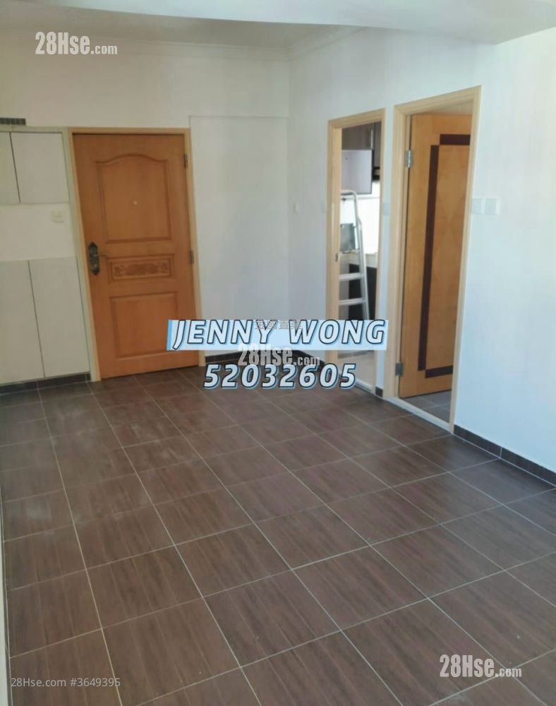 Hillwood Court Sell 3 Bedrooms , 1 Bathroom 473 ft²