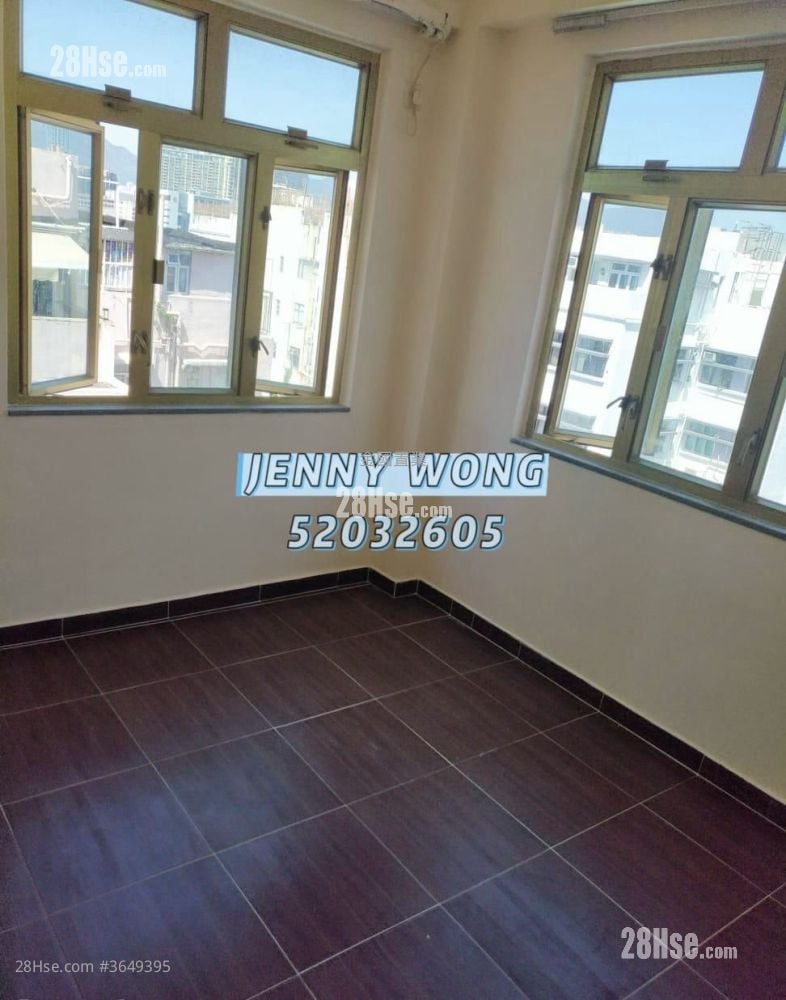 Hillwood Court Sell 3 Bedrooms , 1 Bathroom 473 ft²