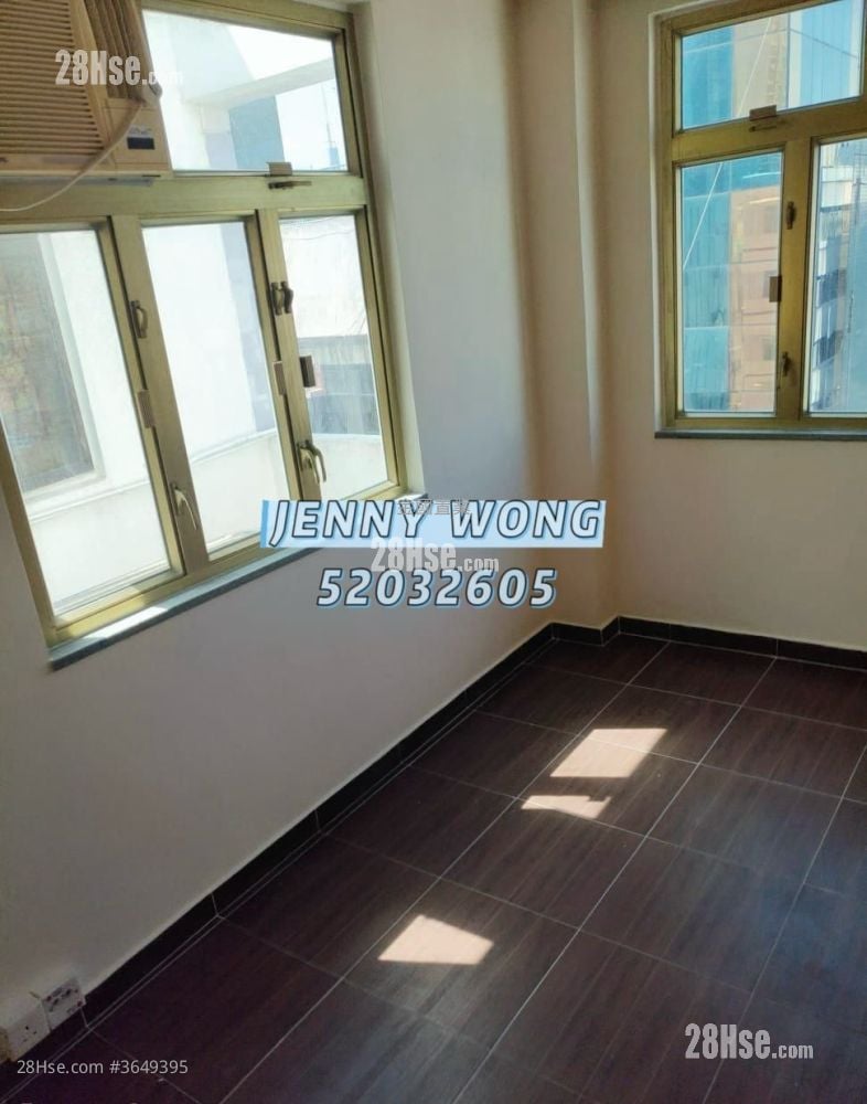 Hillwood Court Sell 3 Bedrooms , 1 Bathroom 473 ft²