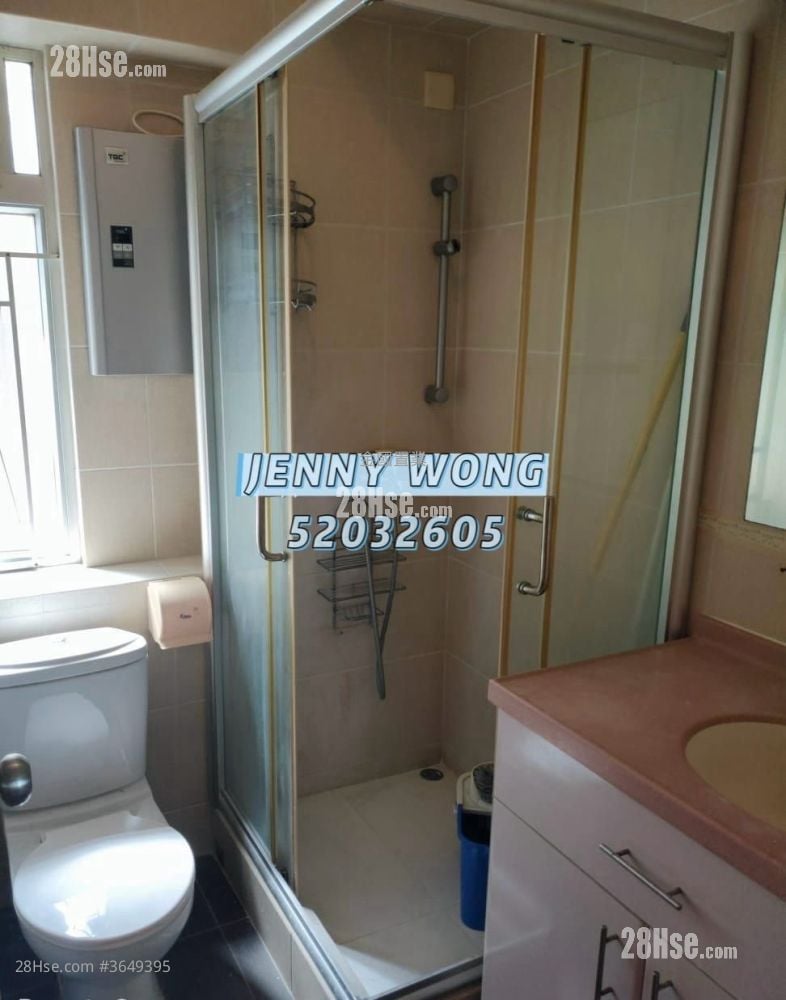 Hillwood Court Sell 3 Bedrooms , 1 Bathroom 473 ft²