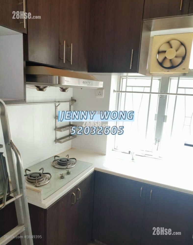 Hillwood Court Sell 3 Bedrooms , 1 Bathroom 473 ft²