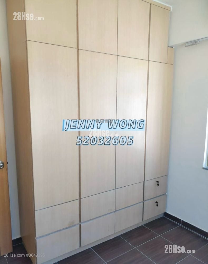 Hillwood Court Sell 3 Bedrooms , 1 Bathroom 473 ft²