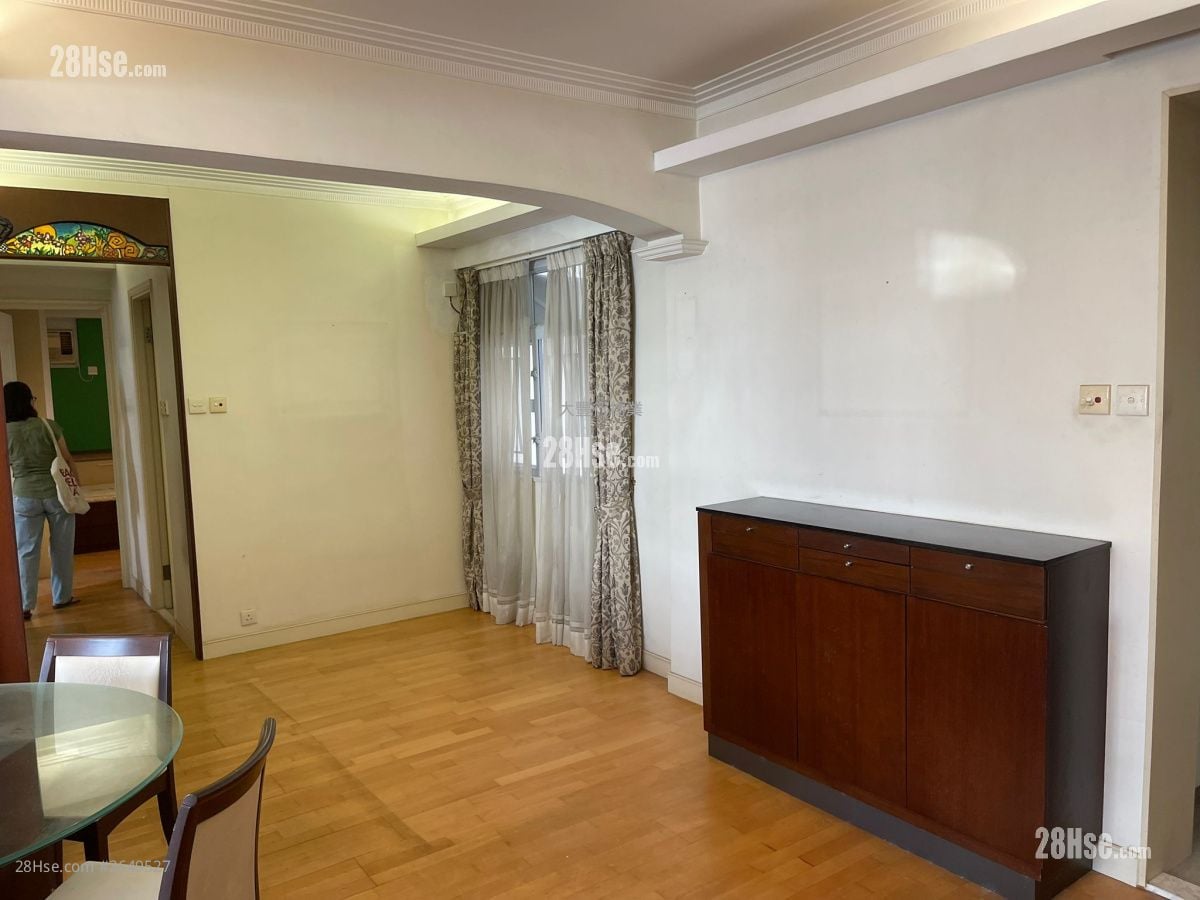 Yee On Court Sell 3 Bedrooms , 2 Bathrooms 976 ft²